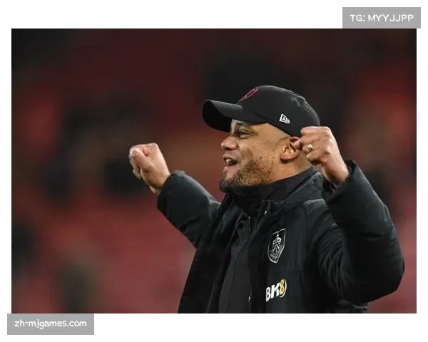 拜仁主帅孔帕尼与球员参与啤酒节活动，未违反纪律。