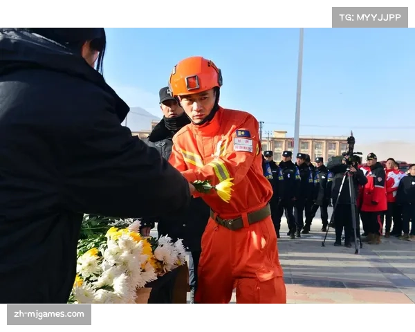 赛前默哀仪式，悼念日前去世的俱乐部传奇名宿
